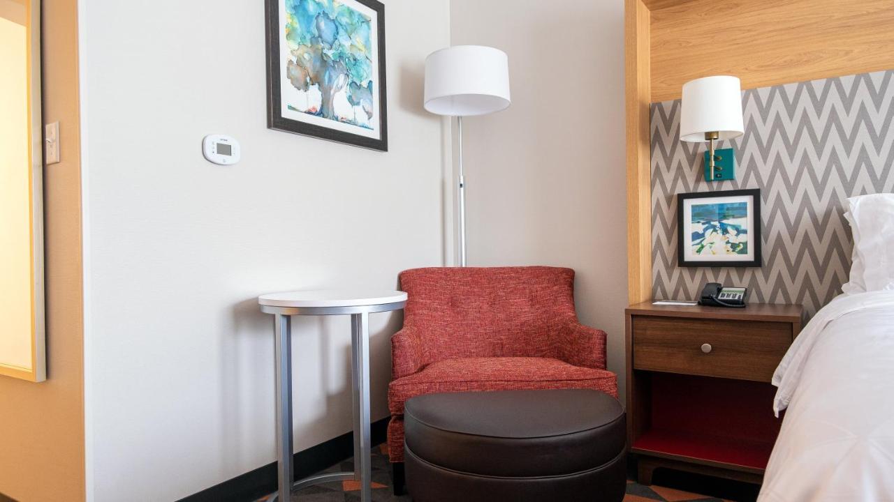 Holiday Inn & Suites Philadelphia W - Drexel Hill By Ihg Екстер'єр фото