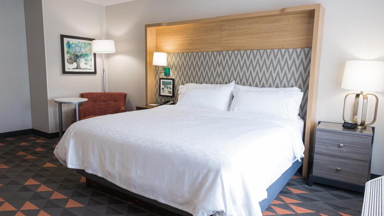 Holiday Inn & Suites Philadelphia W - Drexel Hill By Ihg Екстер'єр фото