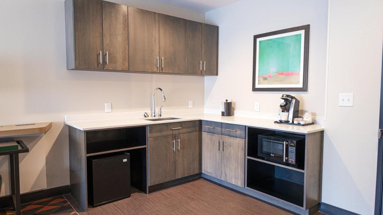 Holiday Inn & Suites Philadelphia W - Drexel Hill By Ihg Екстер'єр фото