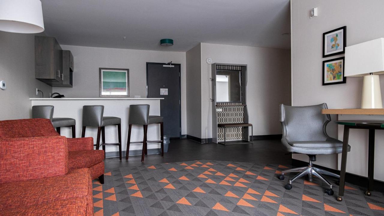 Holiday Inn & Suites Philadelphia W - Drexel Hill By Ihg Екстер'єр фото